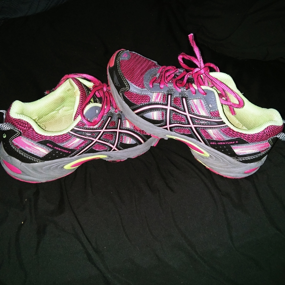 Women/girls Asics Size Kid 4 & 6 Adult